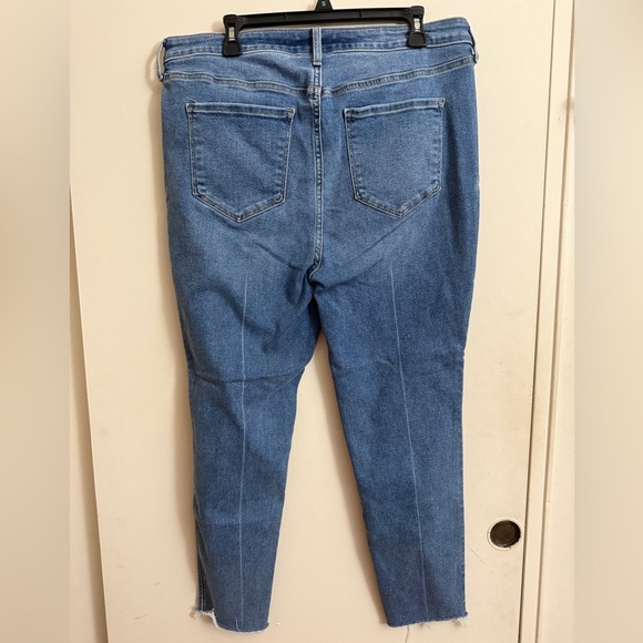 Old Navy Extra High Rise Rockstar Super Skinny Secret Smooth Pocket Size 16 - Picture 2 of 3